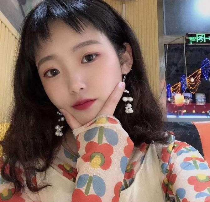 高端小会所高质量妹子体验